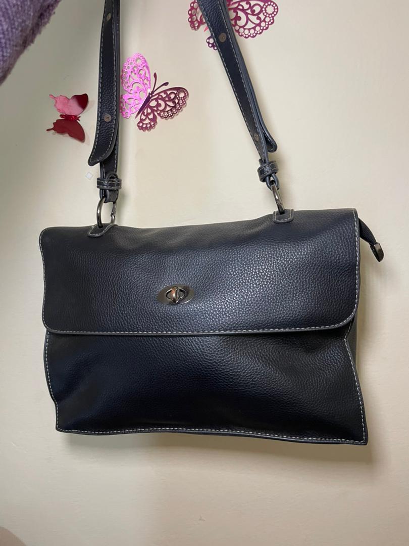 Sac à main noir de friperie élégant – style chic et intemporel 🖤 100% cuir