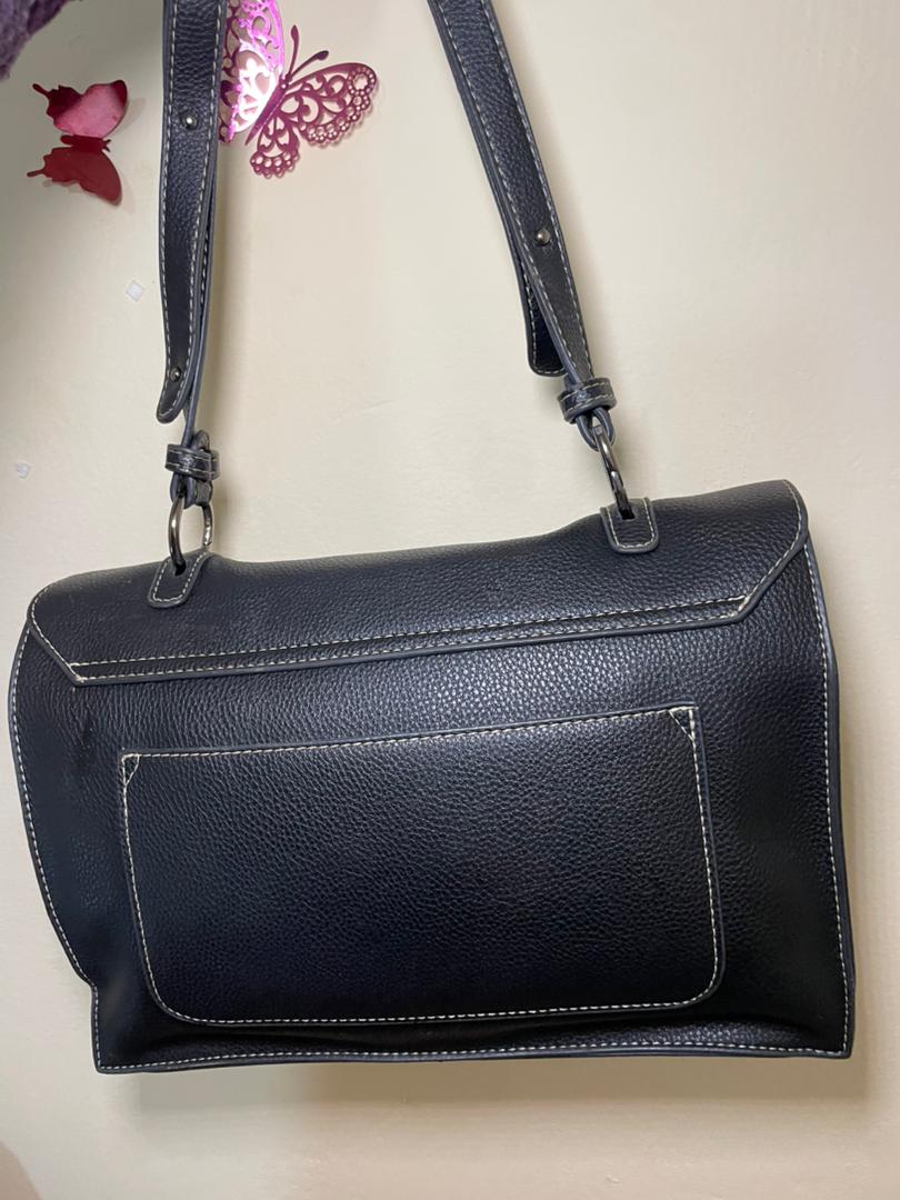 Sac à main noir de friperie élégant – style chic et intemporel 🖤 100% cuir - photo 2